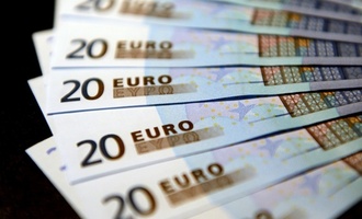 Erhebung: Deutsche Unternehmen zahlen ihre Rechnungen wieder etwas pünktlicher