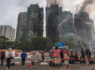 Nach Großbrand in Hongkong gehen Behörden gegen kritische Stimmen vor