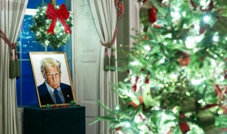 50 Bäume, tausende Schmetterlinge: Melania Trump stellt Weihnachtsdeko im Weißen Haus vor