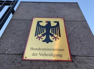 Bundesregierung will Austausch mit Verteidigungsindustrie ausbauen