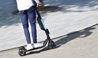 Gesetz vorgelegt: Halter und Fahrer sollen bei E-Scooter-Unfällen stärker haften
