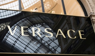 Prada schließt Kauf von Konkurrenten Versace ab