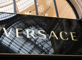 Prada schließt Kauf von Konkurrenten Versace ab