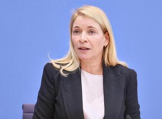 Bahn-Chefin will Topmanagement halbieren