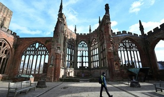 Bundespräsident Steinmeier besucht von NS-Luftwaffe zerbombtes Coventry