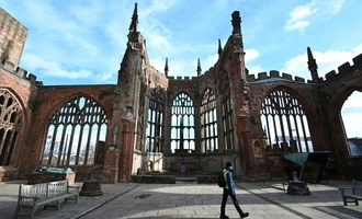 Bundespräsident Steinmeier besucht von NS-Luftwaffe zerbombtes Coventry