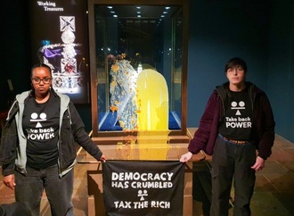 Lebensmittelattacke auf britische Kronjuwelen - Vier Verdächtige in London festgenommen