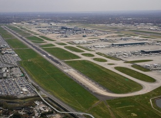 Kofferraub am Flughafen London-Heathrow: Mehr als 20 Verletzte und Verkehrschaos