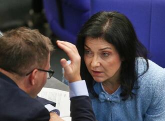 Reiche lädt Umweltminister und CEOs zu Chemie-Treffen