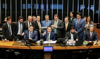 Abgeordnetenkammer in Brasilien stimmt für Verkürzung von Bolsonaros Haftstrafe