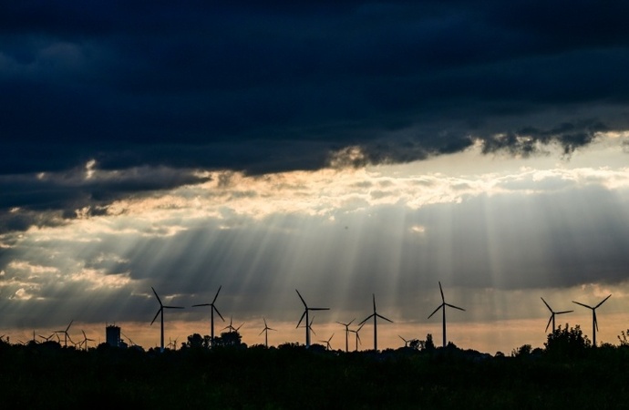 Vorläufige Berechnung: Erneuerbare decken 2025 rund 56 Prozent des Stromverbrauchs