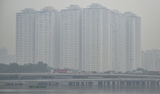 Vietnams Hauptstadt Hanoi in dichten Smog gehüllt