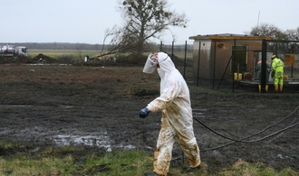 Erdölhavarie in Brandenburg: Abtransport von Erde beginnt - Bach betroffen