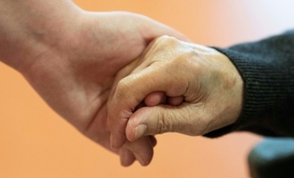 Zukunftspakt Pflege: Kritik von Kassen und AWO - Arbeitgeber zuversichtlich