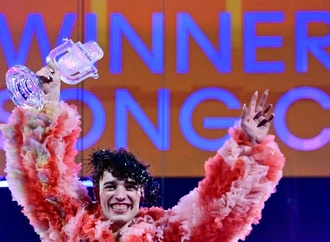 ESC: Nemo gibt Preis für Sieg im Jahr 2024 wegen Teilnahme Israels zurück