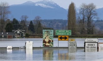Zehntausende wegen Überschwemmungen im Westen der USA und Kanadas evakuiert
