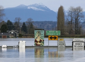 Zehntausende wegen Überschwemmungen im Westen der USA und Kanadas evakuiert