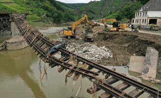 Bei Überschwemmungen zerstörte Ahrtalbahn wiedereröffnet