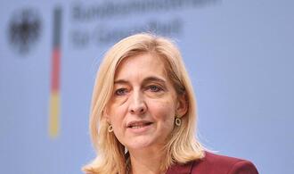 Warken will stärker für Frauengesundheit sensibilisieren