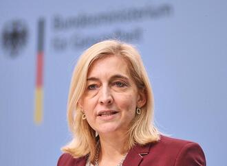 Warken will stärker für Frauengesundheit sensibilisieren