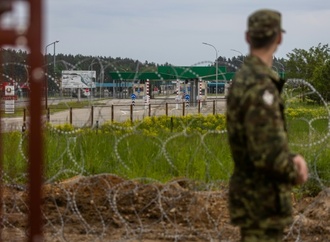 Bundeswehr-Soldaten helfen bei Bau von Schutzwall an Polens Ostgrenze