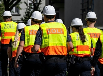 Großrazzia gegen Sozialleistungsbetrug in Hessen - mehr als 500 Beamte im Einsatz