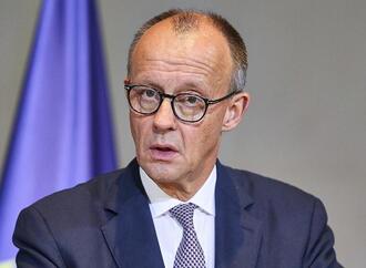 Merz begrüßt Abkehr von Verbrenner-Ausstieg