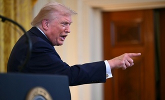 Trump verbietet auch Syrern und Palästinensern Einreise in die USA