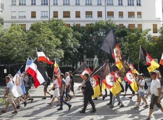 Umsturzpläne von Reichsbürgergruppe verschwiegen: Razzia bei Mann in Bayern