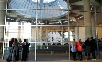 Bundestag befasst sich mit Start-up-Förderung und Krankenkassen