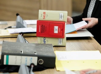 Vergewaltigungen von sedierter Frau gefilmt: Haftstrafe für Ehemann in Aachen