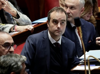 Frankreichs Haushaltsentwurf 2026 gescheitert - Sondergesetz geplant