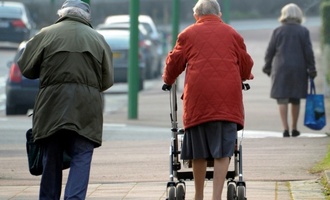 Mehr Rentner als je zuvor auf Sozialhilfe angewiesen - vor allem Frauen