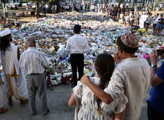 Kerzen und Schweigeminute: Australien gedenkt der Opfer des Anschlags vom Bondi Beach