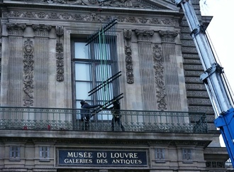 Einbrecher-Fenster im Pariser Louvre-Museum jetzt vergittert