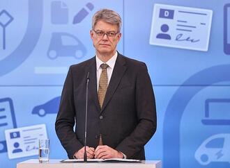 Verkehrsminister glaubt nicht an niedrigere Ticketpreise