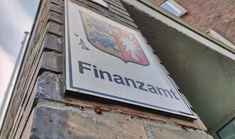 Behördengang kostet durchschnittlich 125 Minuten Zeit