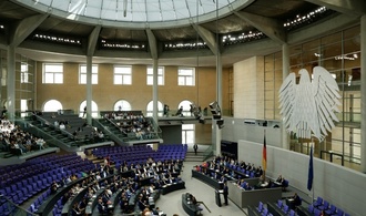 Bundestagspräsidentin Klöckner fordert besseren Schutz des Parlaments