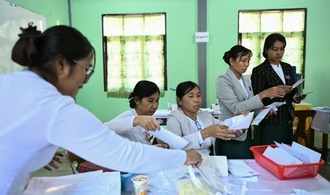Junta-nahe Partei sieht sich als Sieger von erster Wahl-Phase in Myanmar