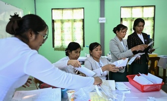 Junta-nahe Partei sieht sich als Sieger von erster Wahl-Phase in Myanmar