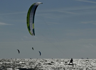 71-jähriger Kitesurfer verfängt sich: Rettungseinsatz auf Ostsee vor Rügen