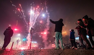 Tote durch Pyrotechnik und hunderte Festnahmen: Unruhige Silvesternacht in Deutschland