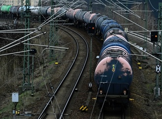 Entgleister Güterzug beschädigt Bahnstrecke in Bayern über mehrere Kilometer