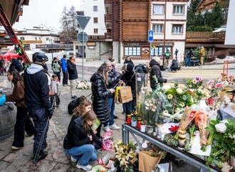 Schweiz: Feuer durch Feuerwerksfontänen auf Champagnerflaschen ausgelöst