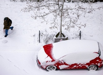 In Deutschland bleibt es weiter winterlich - viele Unfälle am Wochenende