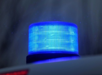 Fahrzeug brennt aus: 88-Jähriger und 85-Jährige sterben bei Autounfall in Hessen