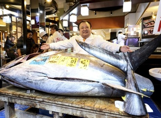 Käufer zahlt 2,8 Millionen Euro für einen Thunfisch bei Neujahresauktion in Tokio