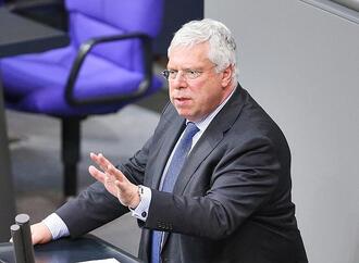 Hardt rechtfertigt Zurückhaltung zu Trump mit Ukraine-Gesprächen