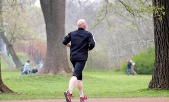 Etwas mehr Haushalte besitzen Fitnessgeräte