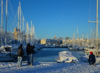 Harscher Winter legt weiterhin Teile Europas lahm - Fünf Tote in Frankreich
